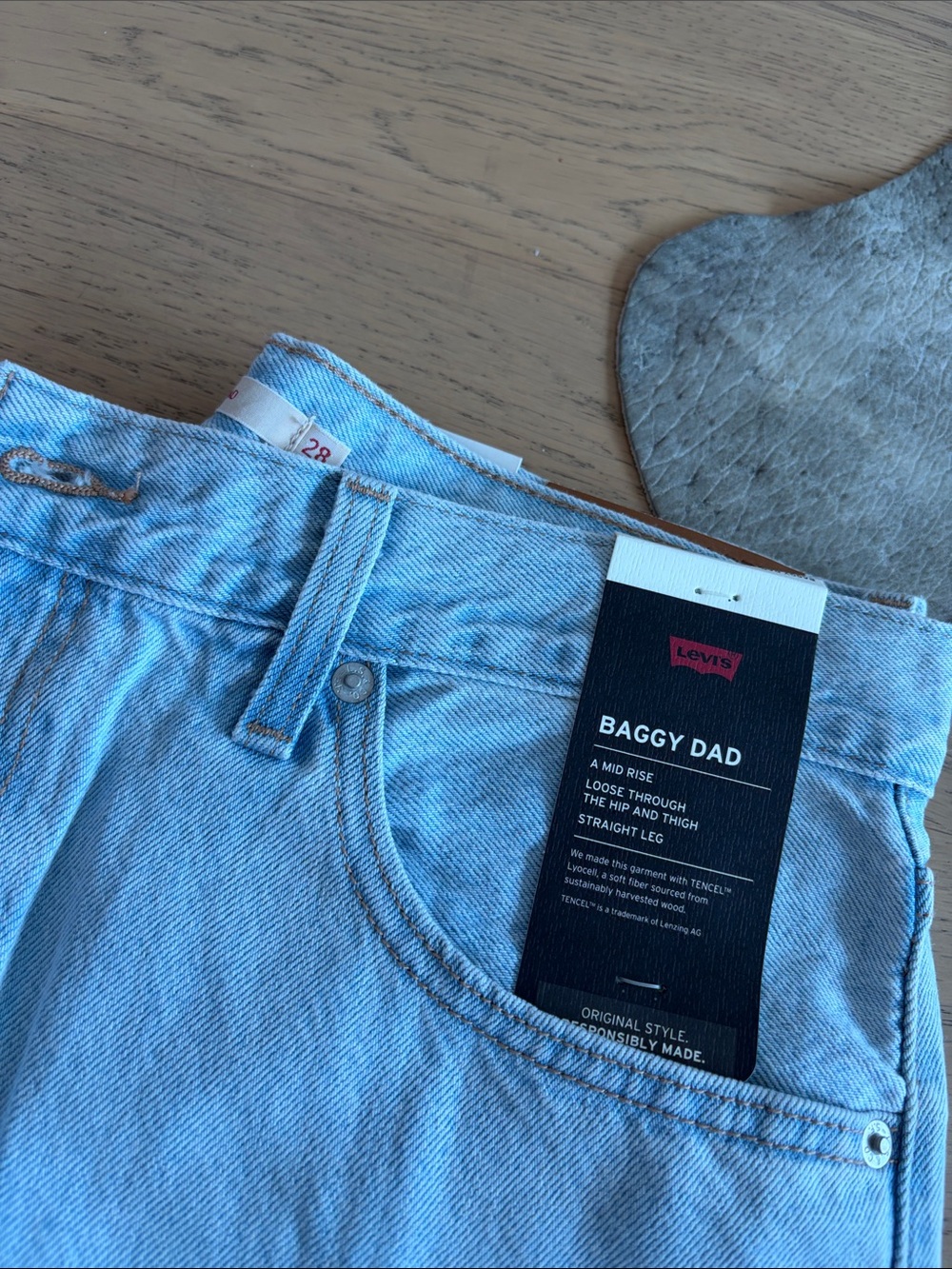 Levi Baggy Dad Jeans - Picture 3 of 4